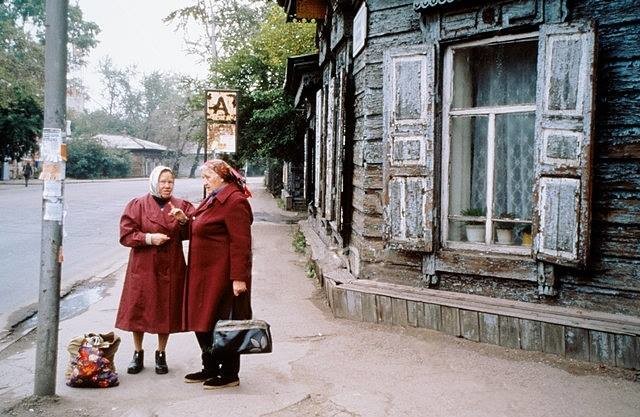 Автобусная остановка "Бытовая" на улице Чкалова