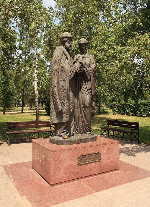 Памятник Петру и Февронии