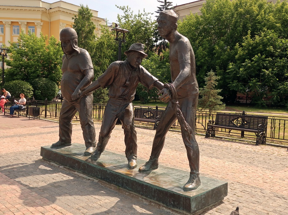 Памятник Гайдаю