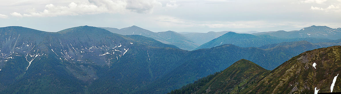 Панорама гребня перевала Солзан