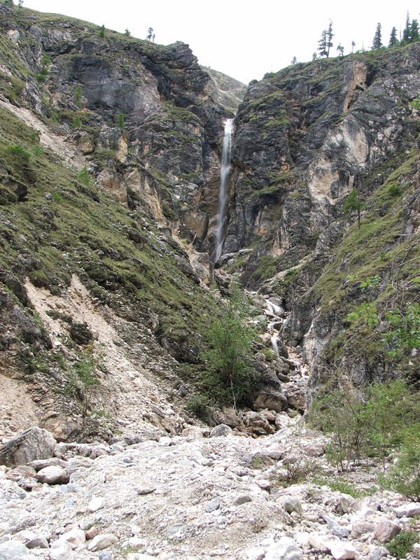 Водопад на правом притоке р. Нарин-Гол.