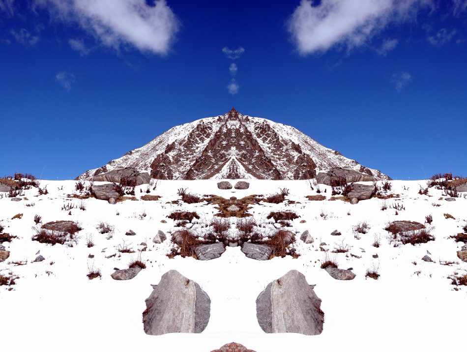 //\\
