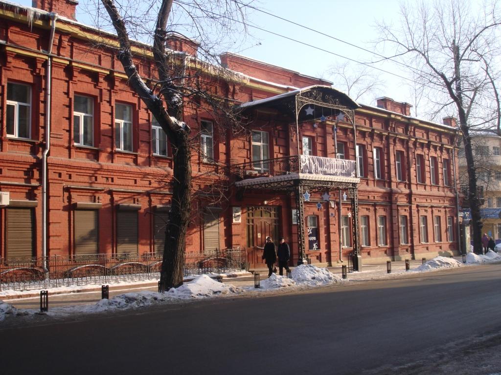 Коммерческое подворье. Вид со стороны сквера