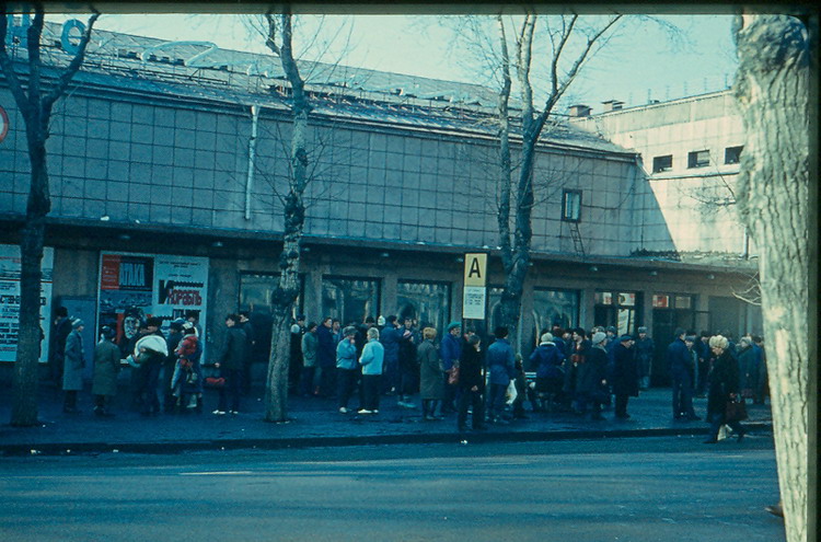  ,  1986 .