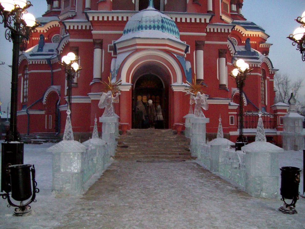Вход в храм