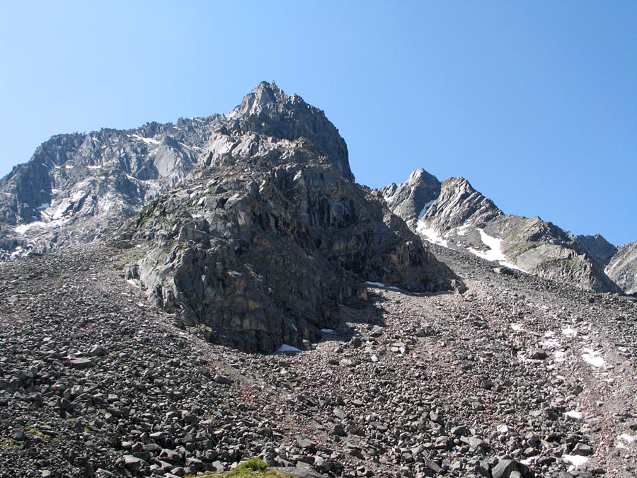 Серые скалы