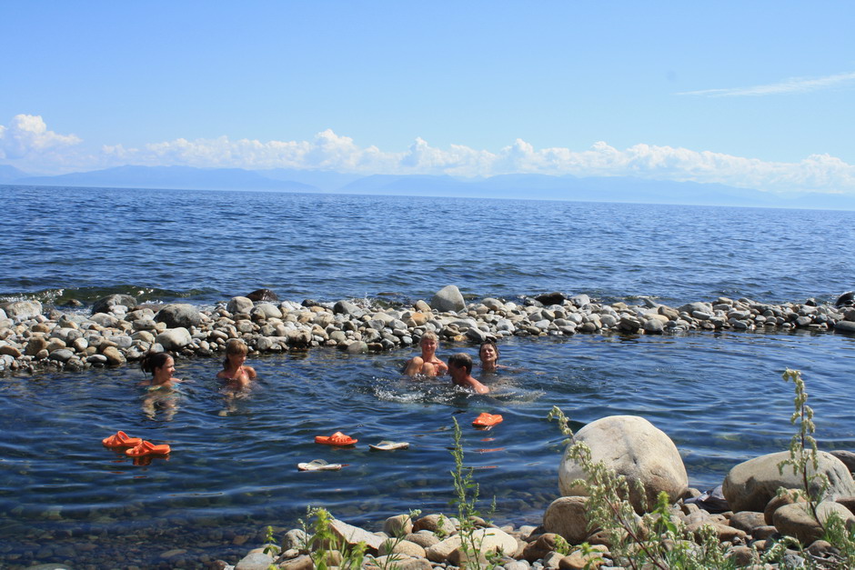 Там же ,на следующий день. Вода прохладная,наплескало ночным штормом.