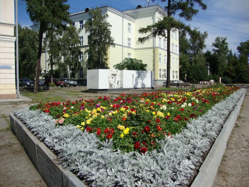 Символическое надгробие 1