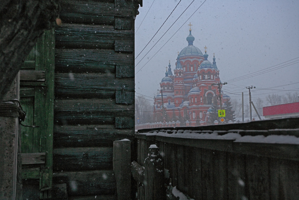 снег