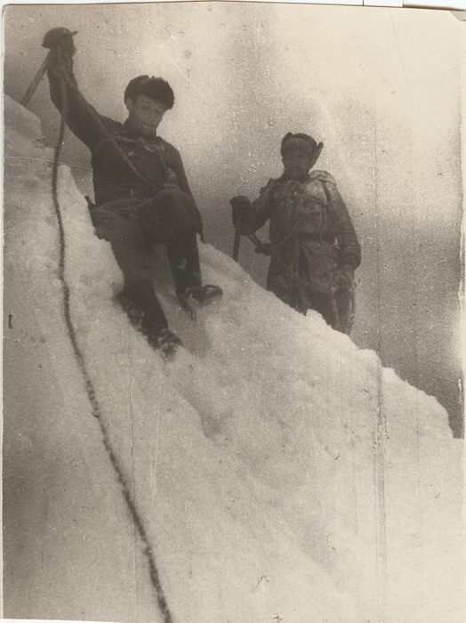 - 1943  
