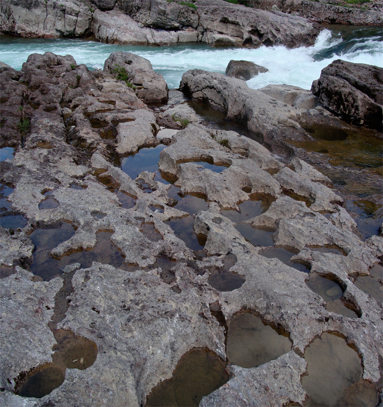 Лунки у порога.
