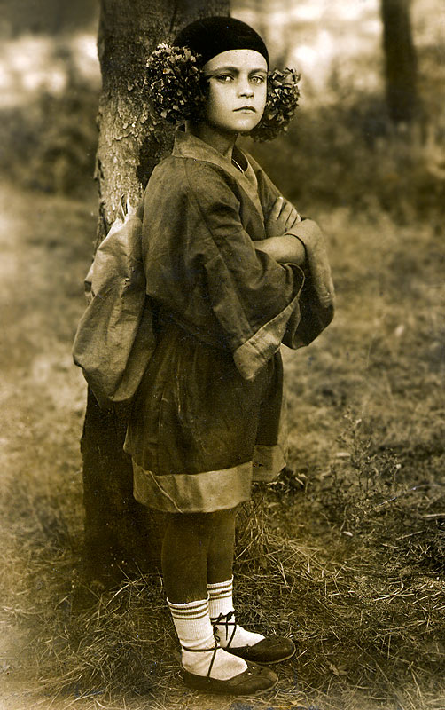   1933 