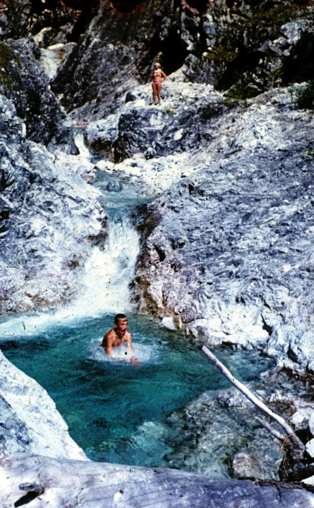 Беломраморные чаши.