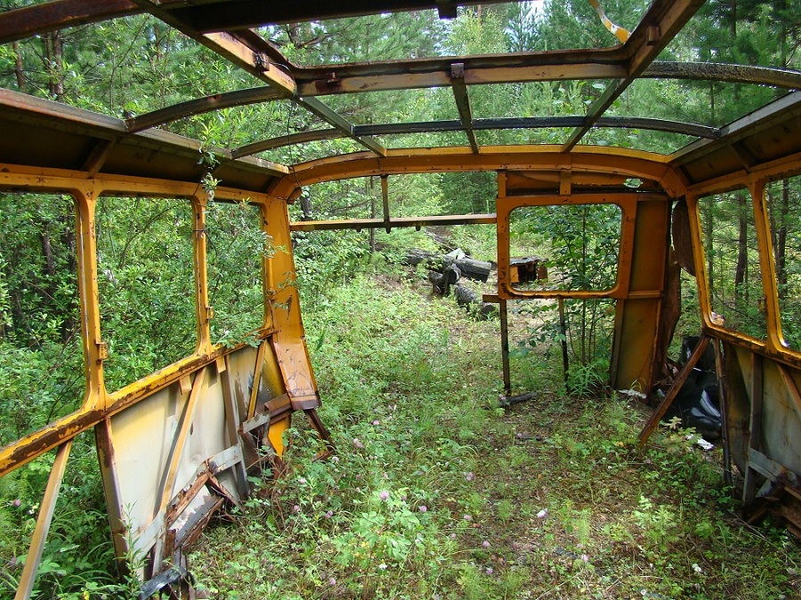 12. Внутри кабины.