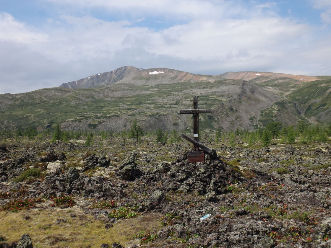 Памятник Перетолчину
