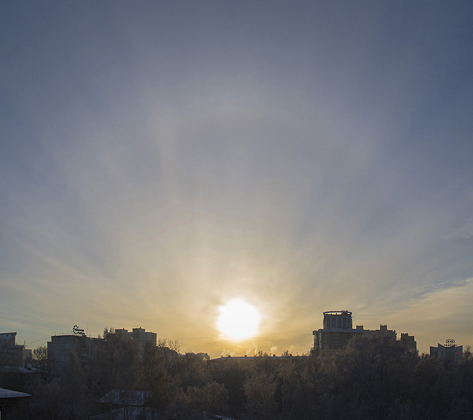 ���� � ������� Cirrostratus fibratus