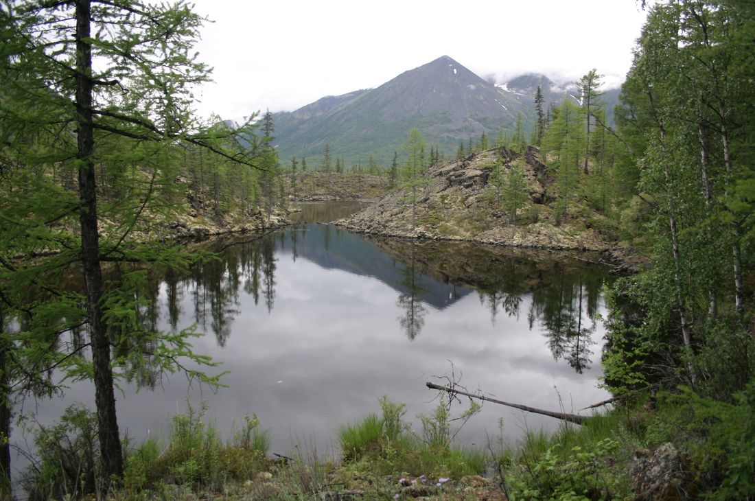 Непоздним вечером останавливаемся на озерах Олон-Нур на ночлег. Слава, как всегда, бегает и все фотографирует